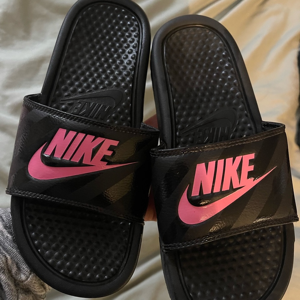 Nike slides size 6